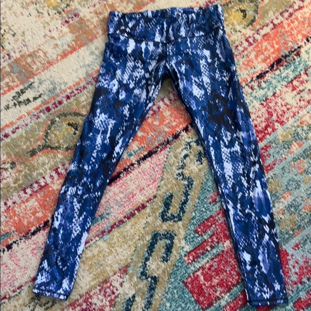 Alo size M snakeskin leggings